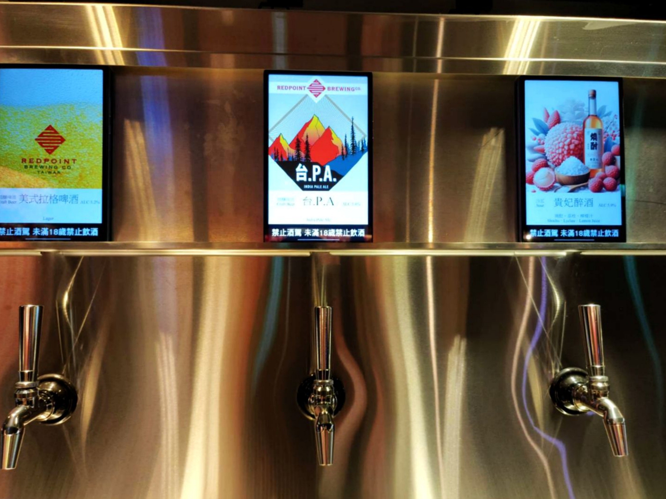 新馬辣經典麻辣鍋桃園站前店|6公尺酒牆登場,豐盛自助吧再升級